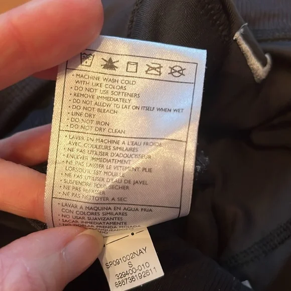 Like new Nike Fit Dry athletic capris - Picture 10 of 12